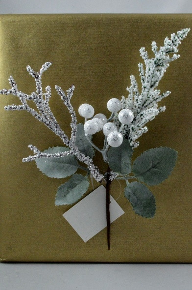 22008 - Snow branches Winter Christmas floral pick. Measures - 13cm Height x 12cm Width.