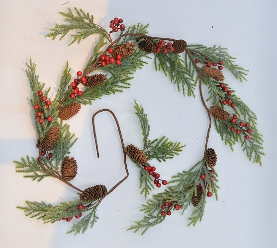 22023 - Christmas Pine Cones & Red Berries Garland.  Length  1.5mts apx