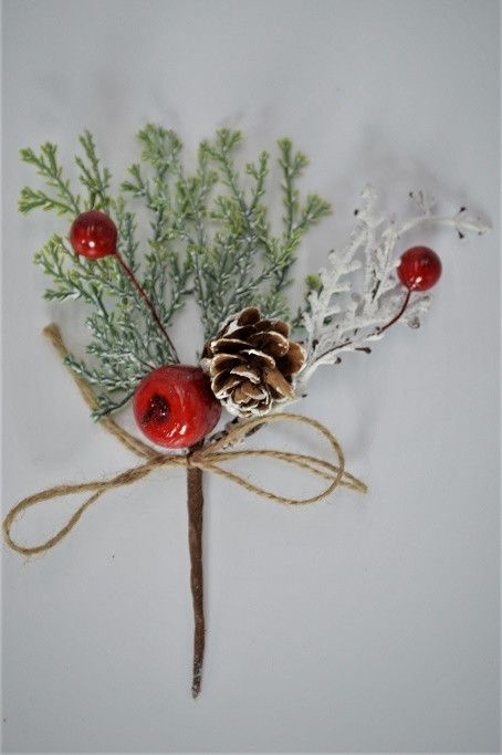 22029 - Twine, Berries & Pine Cones Pick.  Measures - 16cm Height x 10cm Width.