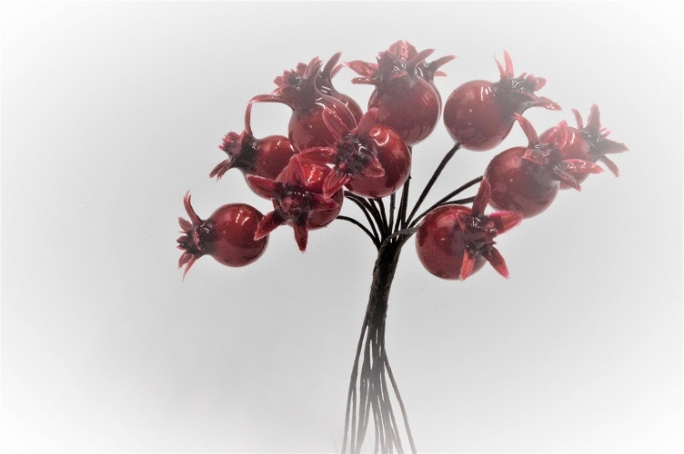 22094 - Arrangement of bright red berries deco pick.  Measures - 10cm Height x 7cm Width   (Approx)