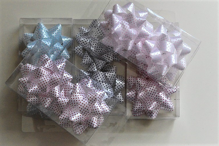 31163 - Gift Packs with 2 Spotted Self Adhesive Bows