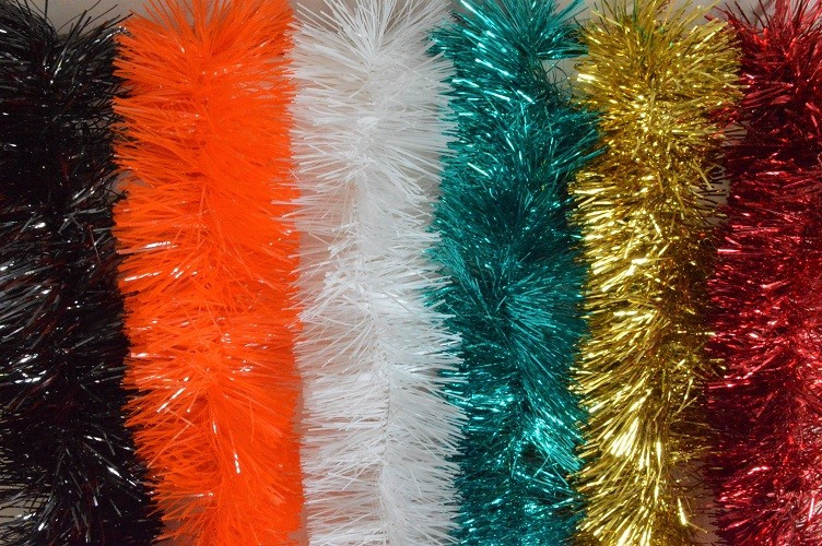88135 - Plain Coloured Tinsel x 2 Metre Lengths!