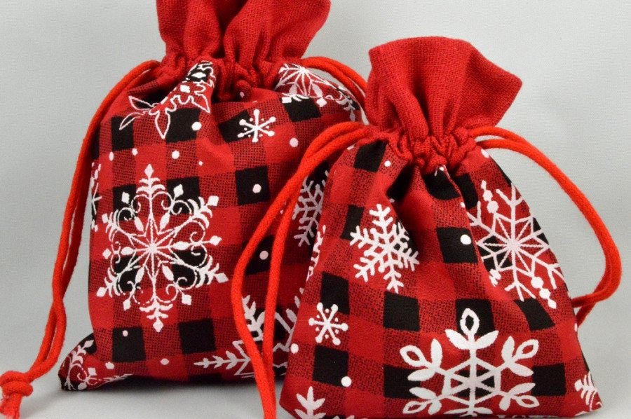 88169 - Set of 3 Merry Christmas Snowflake Bags & Draw Strings!